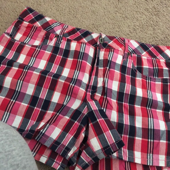 Shorts - Picture 2 of 3